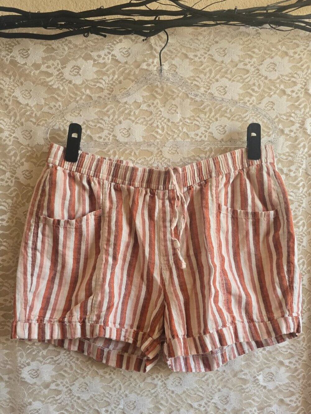 Red & White Striped Cuffed Shorts - Old Navy - Boho - Y2K - Striped Shorts - Lrg